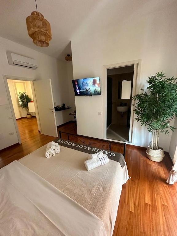 Garibaldi Central Rooms